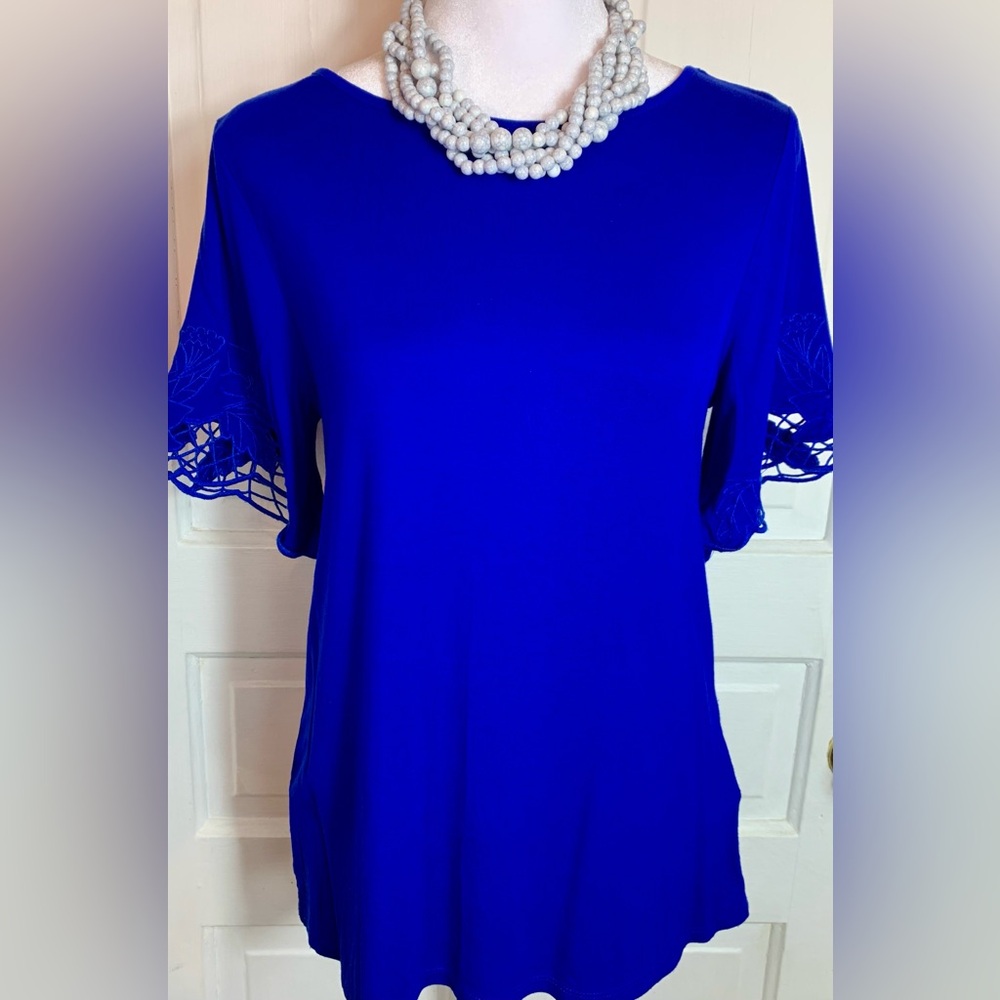 Cable & Gauge Cobalt Blue Women’s Blouse w/ Embroidered Sleeve